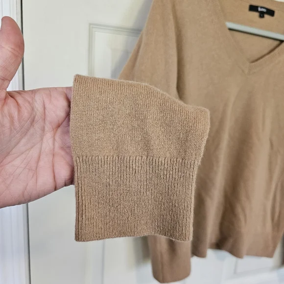 Quince Cashmere Old Money Minimalist Vneck Knit Sweater - Picture 6 of 7